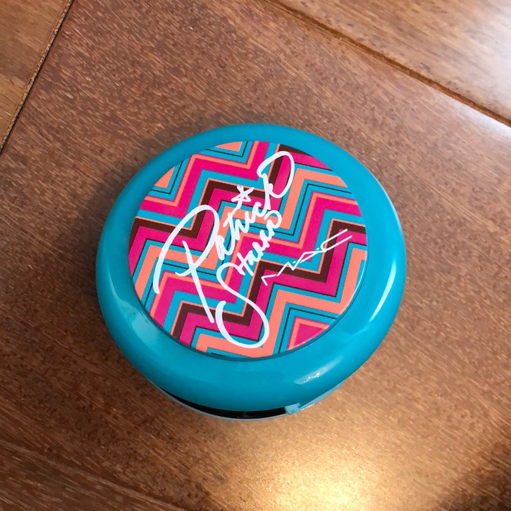 Mac x Patrick Star Give me Life bronzing powder